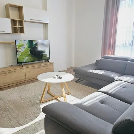 Myhouse At 21 Dhjetori Appartamento Tirana