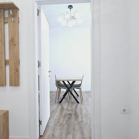 Myhouse At 21 Dhjetori Appartamento *